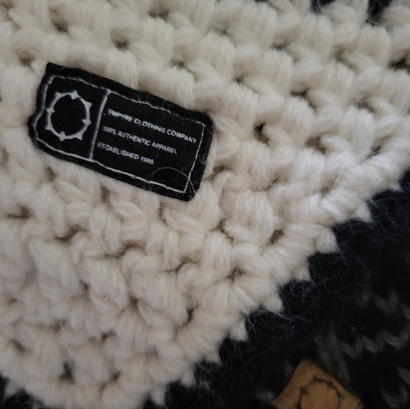 Empyre beanies with string (Two) - Picture 2 of 2